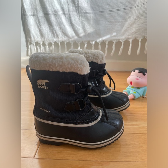 Sorel kid waterproof winter boot. Kid size 11. - Picture 5 of 16